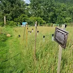 Im Igluzelt Im Privatgarten Mit Warmer Lutzmatratze Und Komfort Main-kinzig *