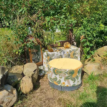 Campingplads Im Igluzelt Im Privatgarten Mit Warmer Lutzmatratze Und Komfort Main-kinzig *